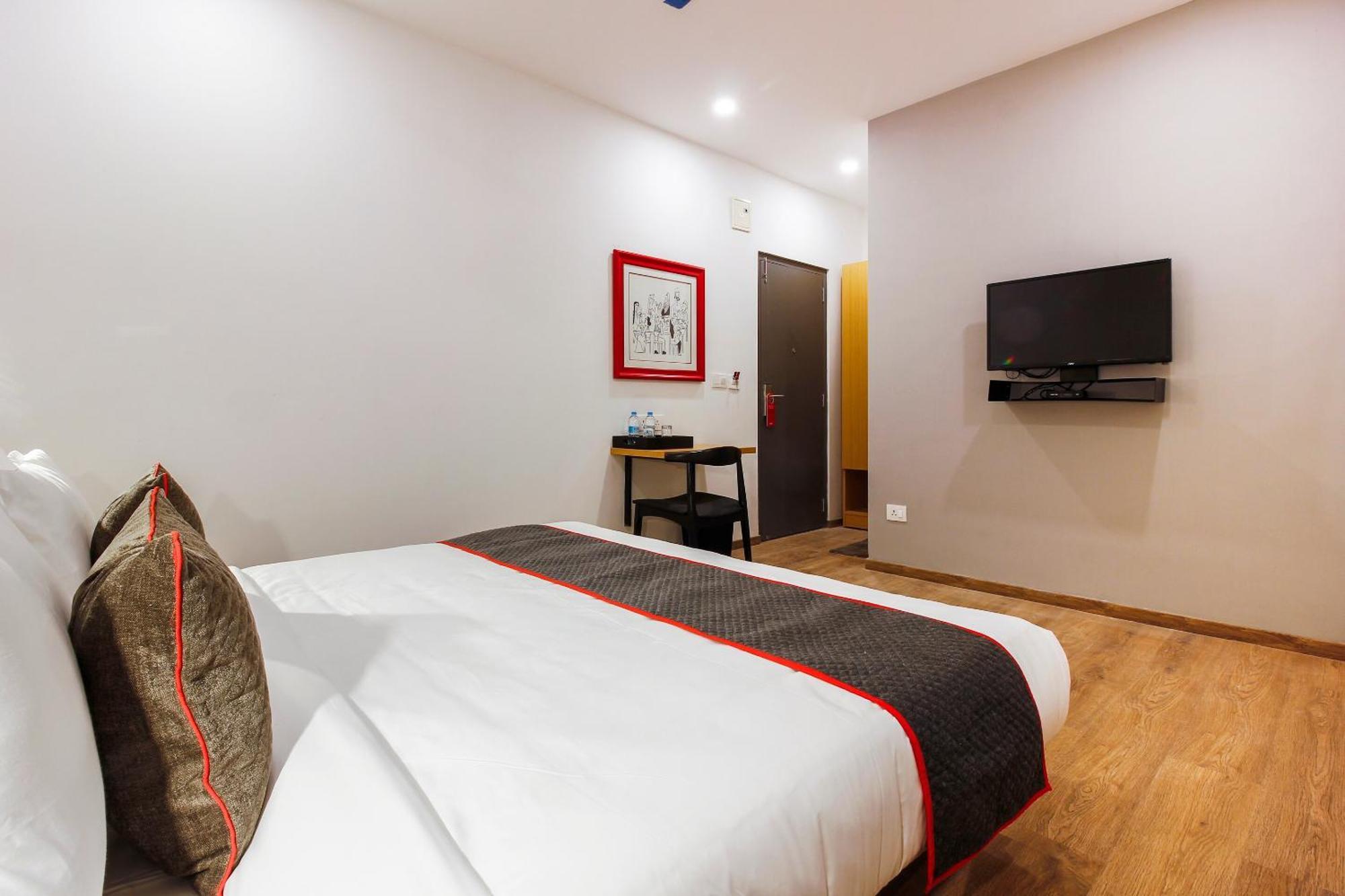 Super Townhouse Rcc Elite Hotel Hyderabad Exterior photo