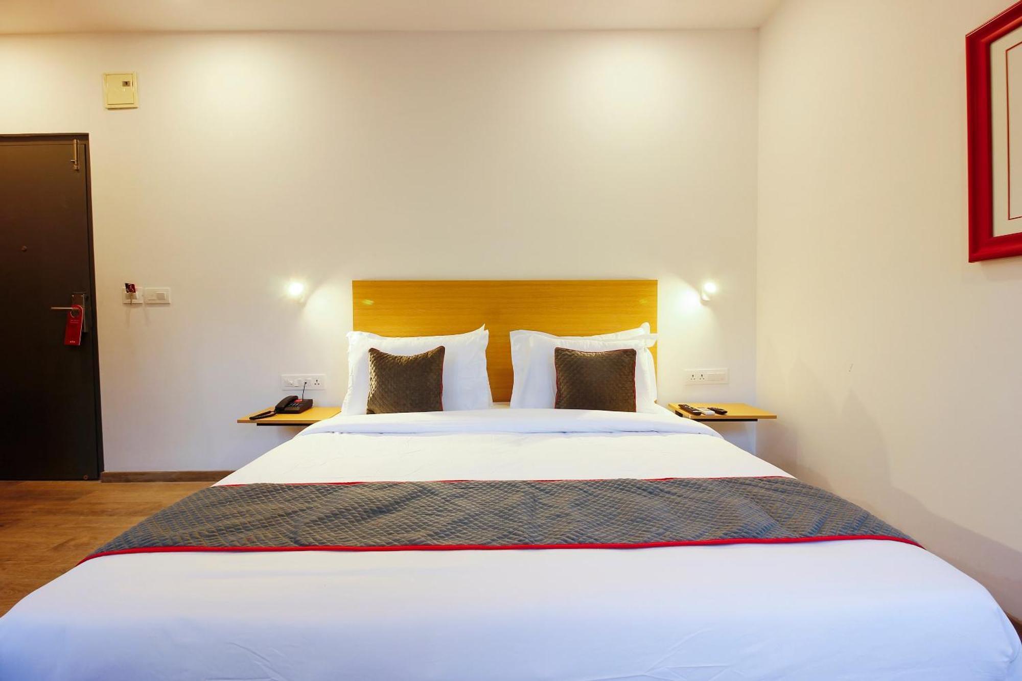 Super Townhouse Rcc Elite Hotel Hyderabad Exterior photo