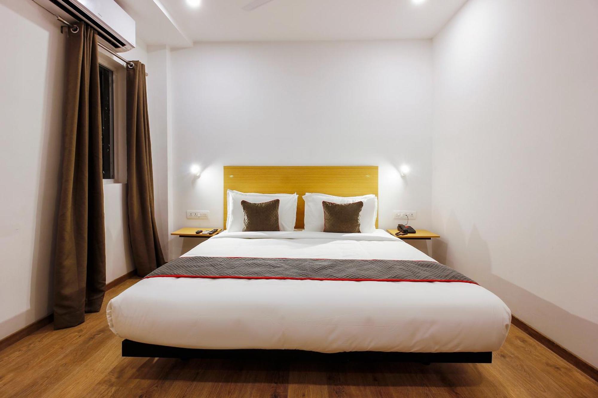 Super Townhouse Rcc Elite Hotel Hyderabad Exterior photo
